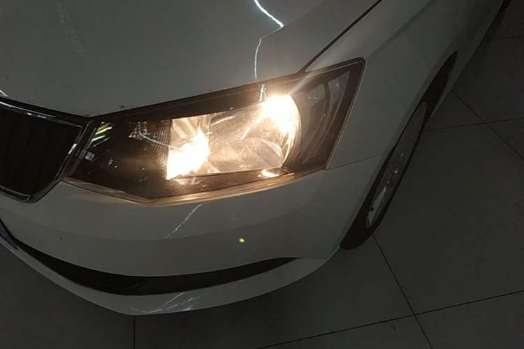 Used Skoda Fabia 2017 1.4L Automatic Car Enjoy Edition Left Front Headlight