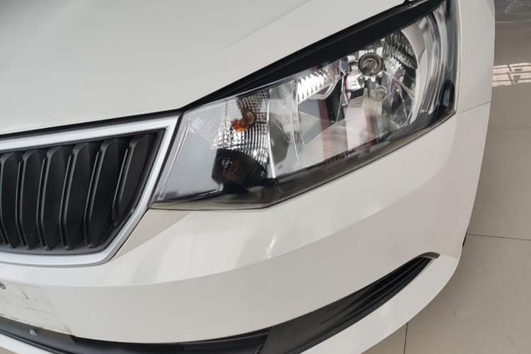 Used Skoda Fabia 2017 1.4L Automatic Car Enjoy Edition Left Front Headlight