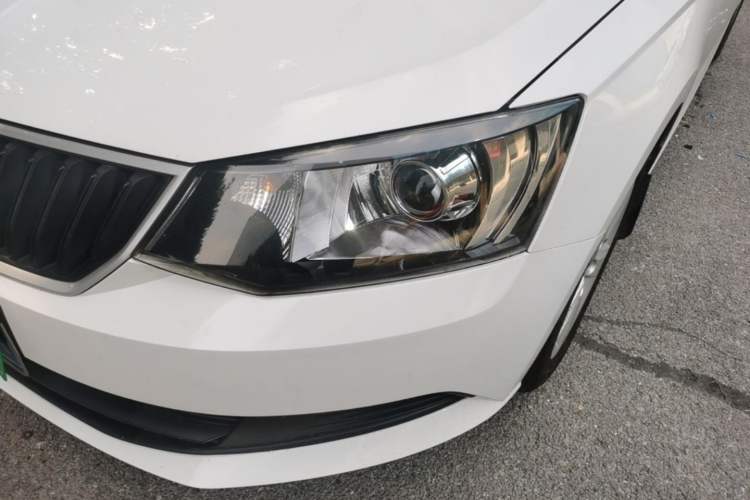 Used Skoda Fabia 2017 1.4L Automatic Car Enjoy Edition Left Front Headlight