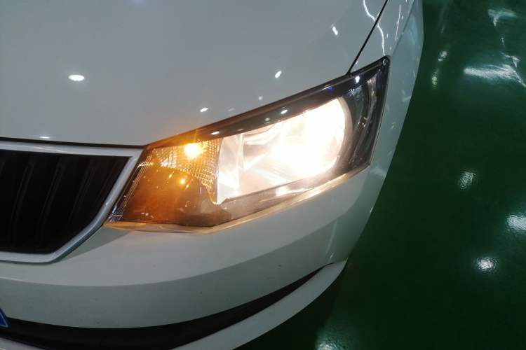 Used Skoda Fabia 2017 1.4L Automatic Car Enjoy Edition Left Front Headlight