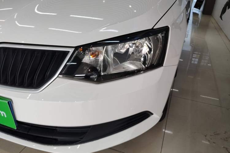 Used Skoda Fabia 2017 1.4L Automatic Car Enjoy Edition Left Front Headlight