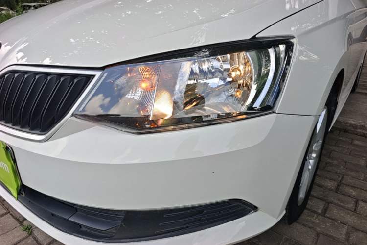 Used Skoda Fabia 2017 1.4L Automatic Car Enjoy Edition Left Front Headlight