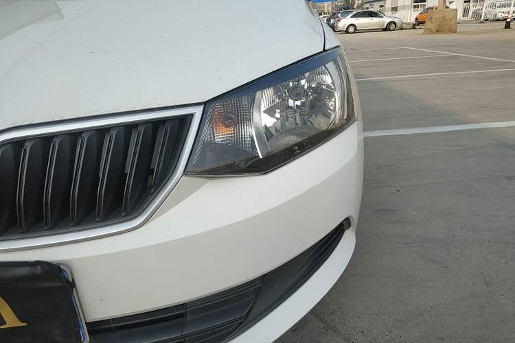 Used Skoda Fabia 2017 1.4L Automatic Car Enjoy Edition Left Front Headlight