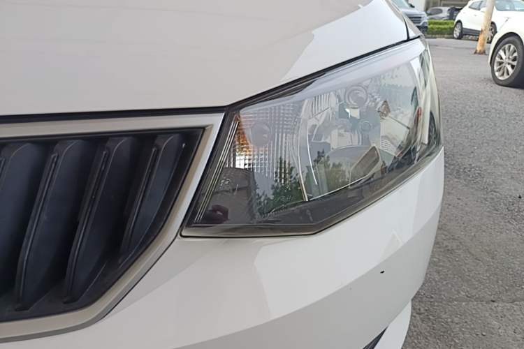 Used Skoda Fabia 2017 1.4L Automatic Car Enjoy Edition Left Front Headlight