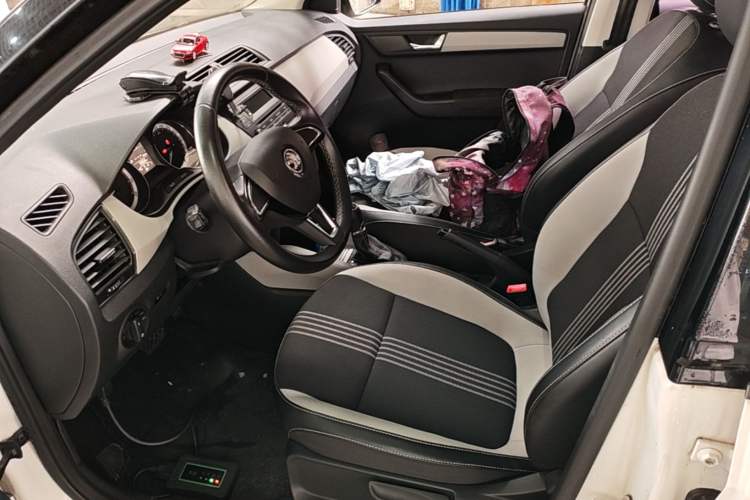 Used Skoda Fabia 2017 1.6L Automatic Sport Edition Left Front Seat