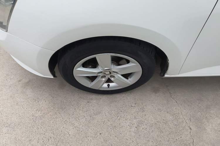 Used Skoda Fabia 2017 1.4L Automatic Car Enjoy Edition Left Front Wheel Hub