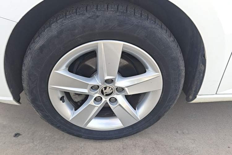 Used Skoda Fabia 2017 1.4L Automatic Car Enjoy Edition Left Front Wheel Hub