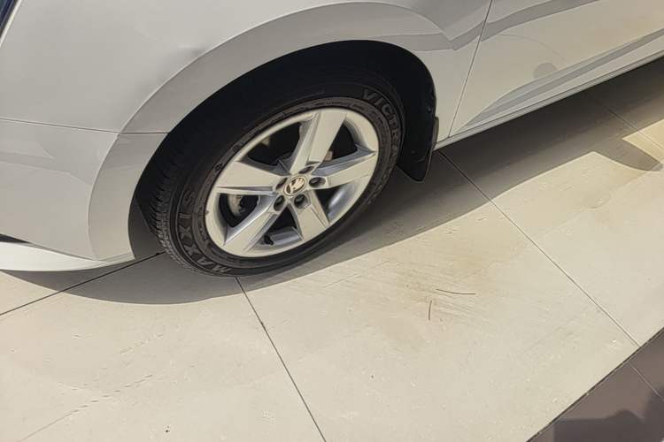 Used Skoda Fabia 2017 1.4L Automatic Car Enjoy Edition Left Front Wheel Hub