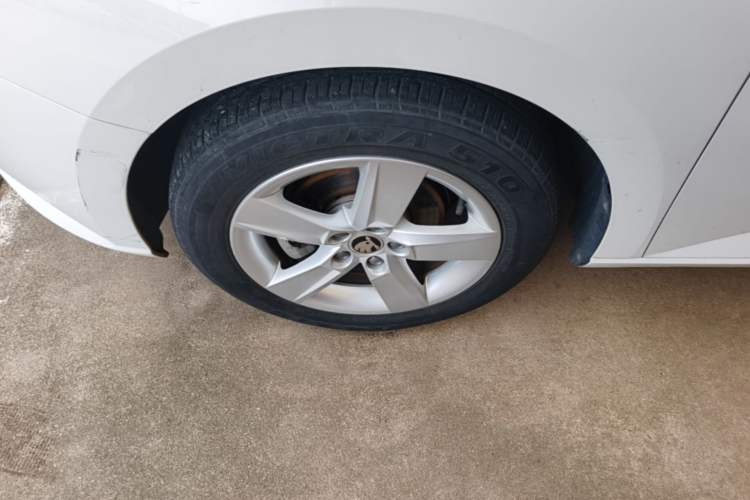Used Skoda Fabia 2017 1.4L Automatic Car Enjoy Edition Left Front Wheel Hub