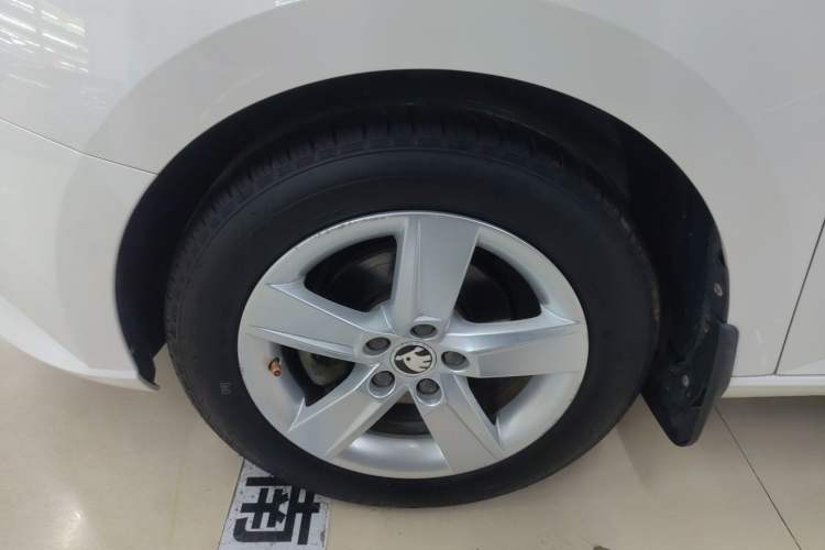 Used Skoda Fabia 2017 1.4L Automatic Car Enjoy Edition Left Front Wheel Hub