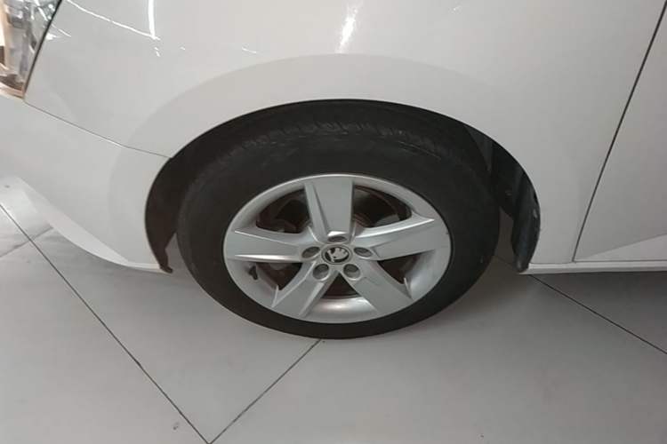 Used Skoda Fabia 2017 1.4L Automatic Car Enjoy Edition Left Front Wheel Hub