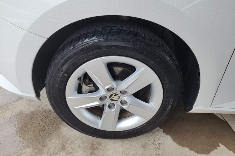 Used Skoda Fabia 2017 1.4L Automatic Car Enjoy Edition Left Front Wheel Hub