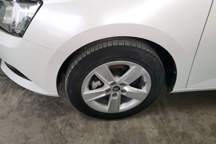 Used Skoda Fabia 2017 1.4L Automatic Car Enjoy Edition Left Front Wheel Hub