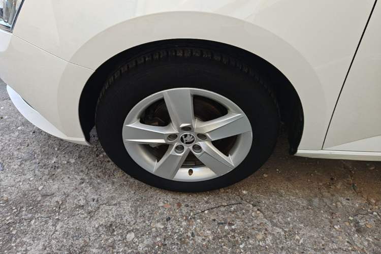 Used Skoda Fabia 2017 1.4L Automatic Car Enjoy Edition Left Front Wheel Hub