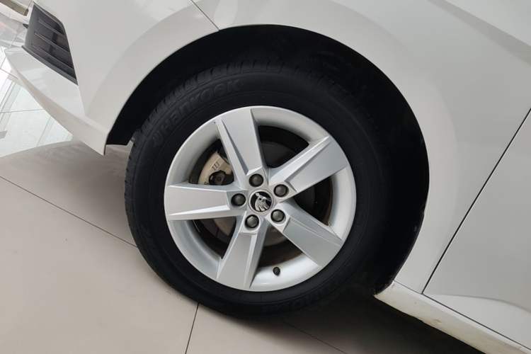 Used Skoda Fabia 2017 1.4L Automatic Car Enjoy Edition Left Front Wheel Hub