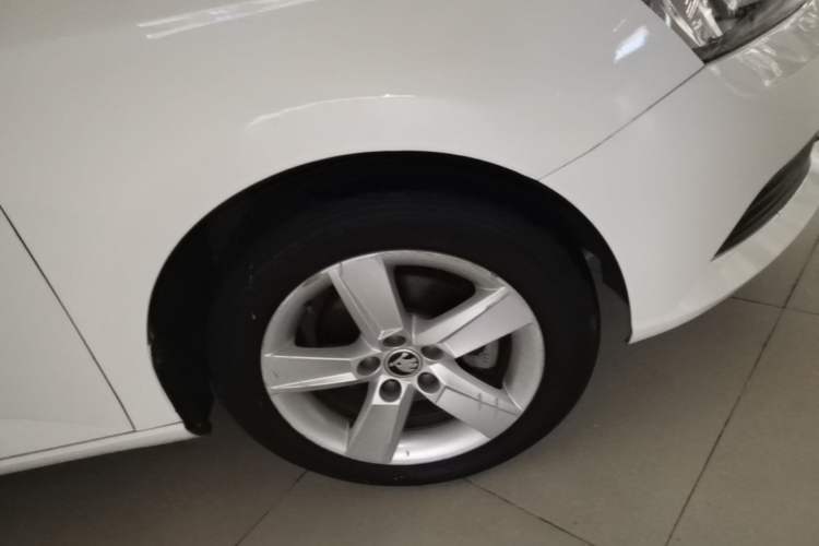 Used Skoda Fabia 2017 1.4L Automatic Car Enjoy Edition Left Front Wheel Hub