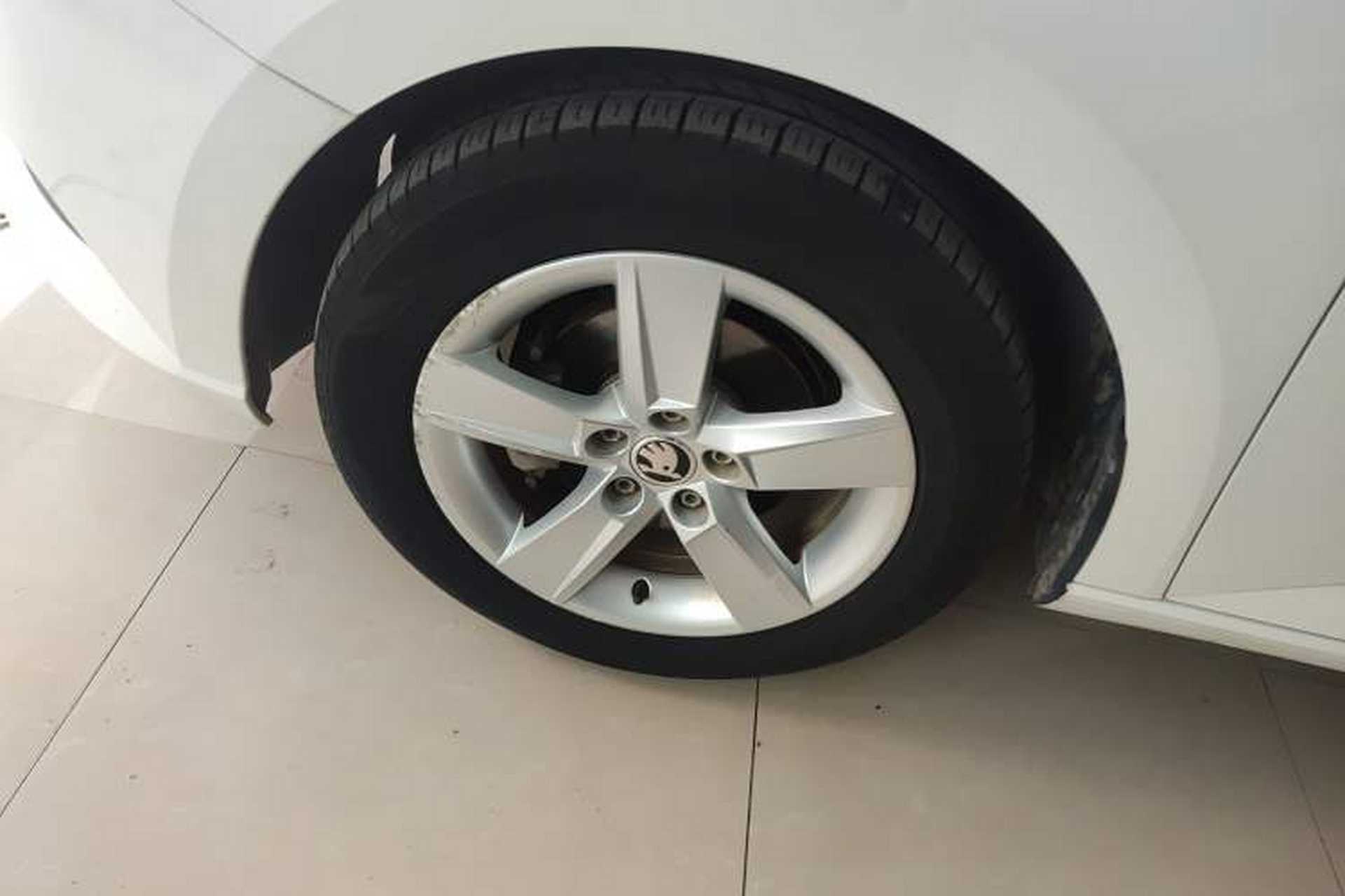 Used Skoda Fabia 2017 1.4L Automatic Car Enjoy Edition Left Front Wheel Hub