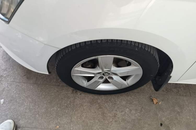 Used Skoda Fabia 2017 1.4L Automatic Car Enjoy Edition Left Front Wheel Hub