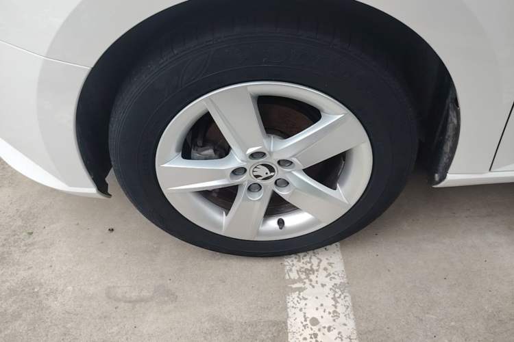 Used Skoda Fabia 2017 1.4L Automatic Car Enjoy Edition Left Front Wheel Hub