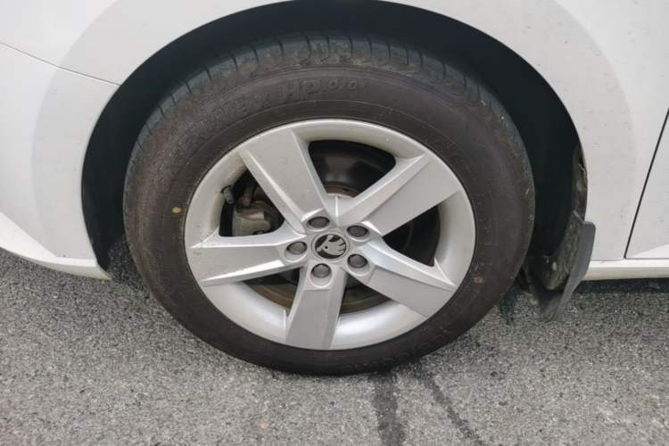 Used Skoda Fabia 2017 1.4L Automatic Car Enjoy Edition Left Front Wheel Hub