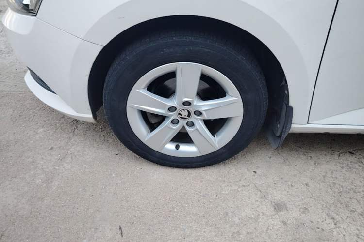 Used Skoda Fabia 2017 1.4L Automatic Car Enjoy Edition Left Front Wheel Hub