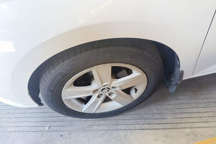 Used Skoda Fabia 2017 1.4L Automatic Car Enjoy Edition Left Front Wheel Hub