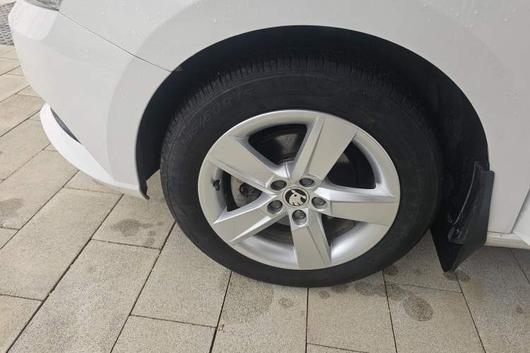 Used Skoda Fabia 2017 1.4L Automatic Car Enjoy Edition Left Front Wheel Hub