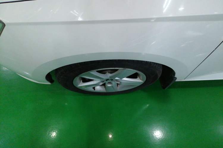 Used Skoda Fabia 2017 1.4L Automatic Car Enjoy Edition Left Front Wheel Hub