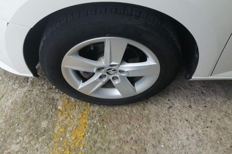 Used Skoda Fabia 2017 1.4L Automatic Car Enjoy Edition Left Front Wheel Hub