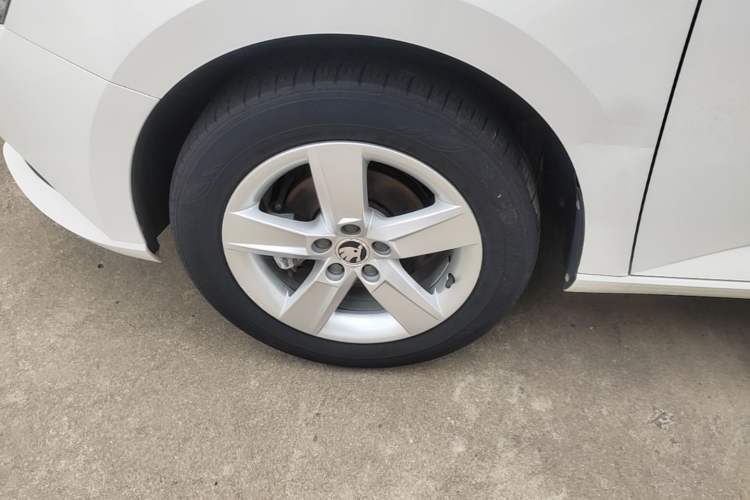 Used Skoda Fabia 2017 1.4L Automatic Car Enjoy Edition Left Front Wheel Hub