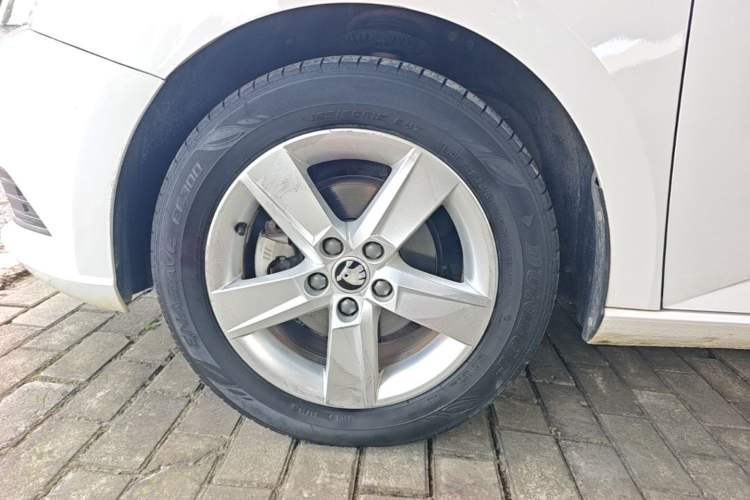 Used Skoda Fabia 2017 1.4L Automatic Car Enjoy Edition Left Front Wheel Hub