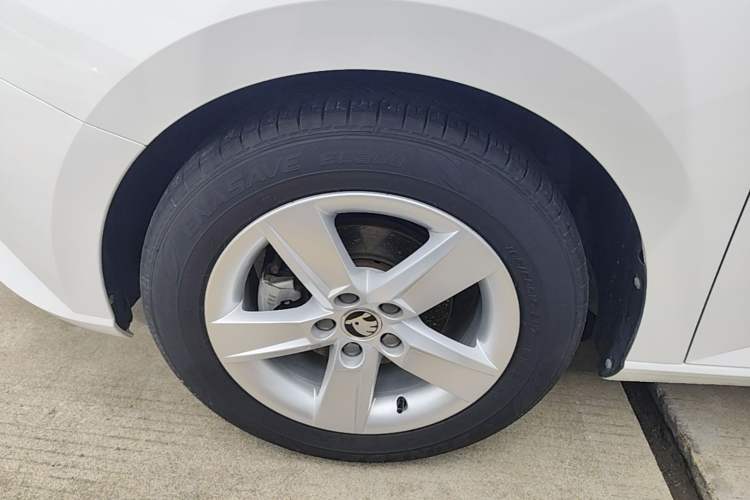 Used Skoda Fabia 2017 1.4L Automatic Car Enjoy Edition Left Front Wheel Hub
