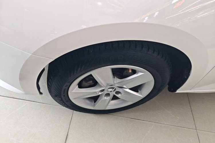 Used Skoda Fabia 2017 1.4L Automatic Car Enjoy Edition Left Front Wheel Hub
