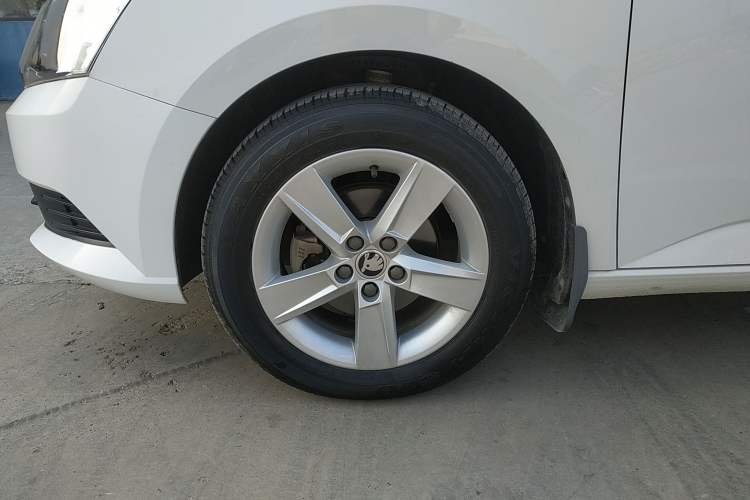 Used Skoda Fabia 2017 1.4L Automatic Car Enjoy Edition Left Front Wheel Hub