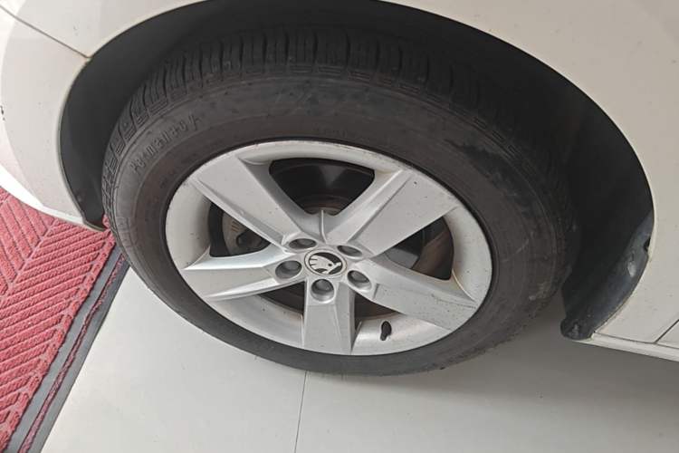 Used Skoda Fabia 2017 1.4L Automatic Car Enjoy Edition Left Front Wheel Hub