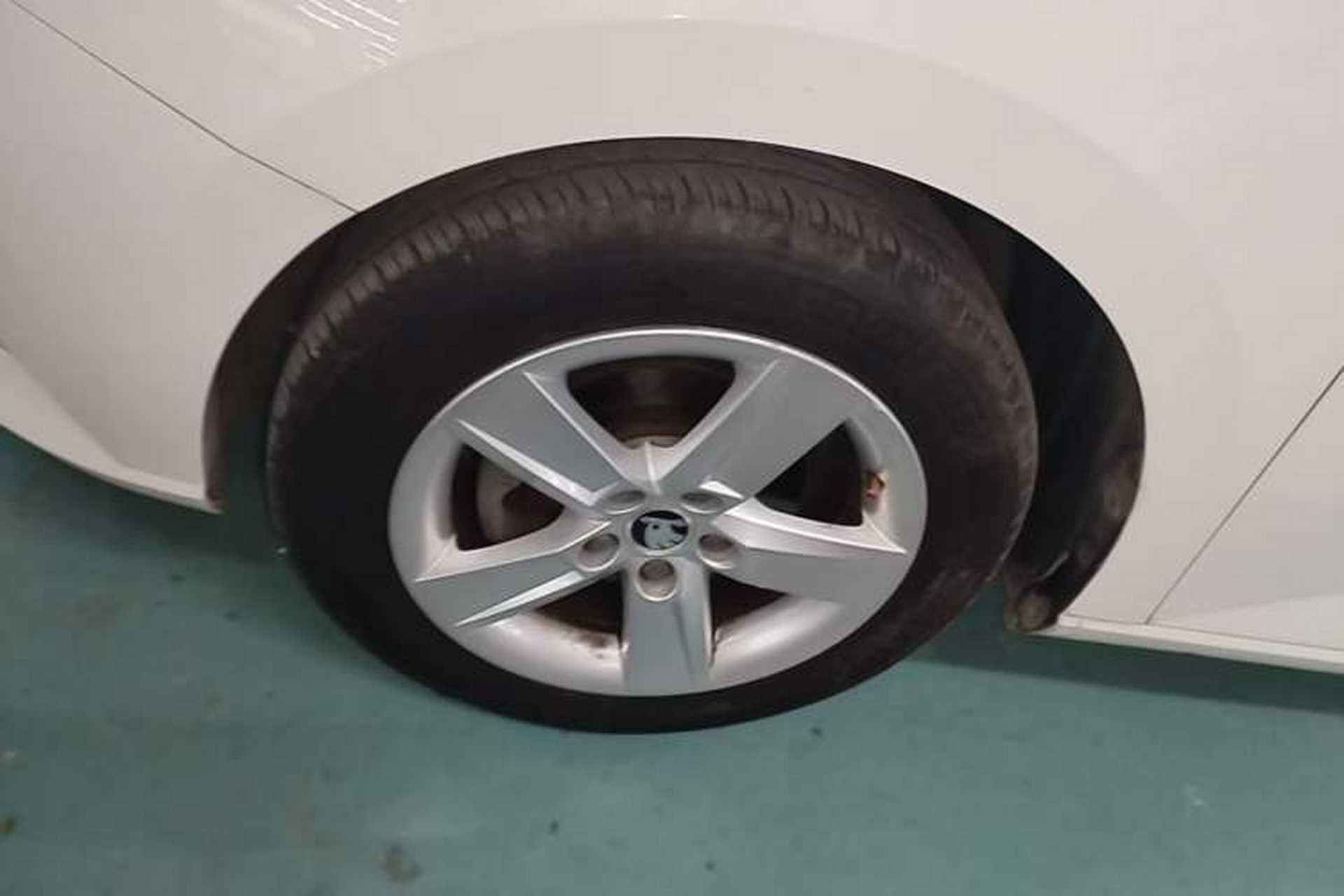 Used Skoda Fabia 2017 1.4L Automatic Car Enjoy Edition Left Front Wheel Hub