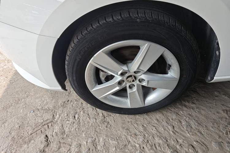 Used Skoda Fabia 2017 1.4L Automatic Car Enjoy Edition Left Front Wheel Hub
