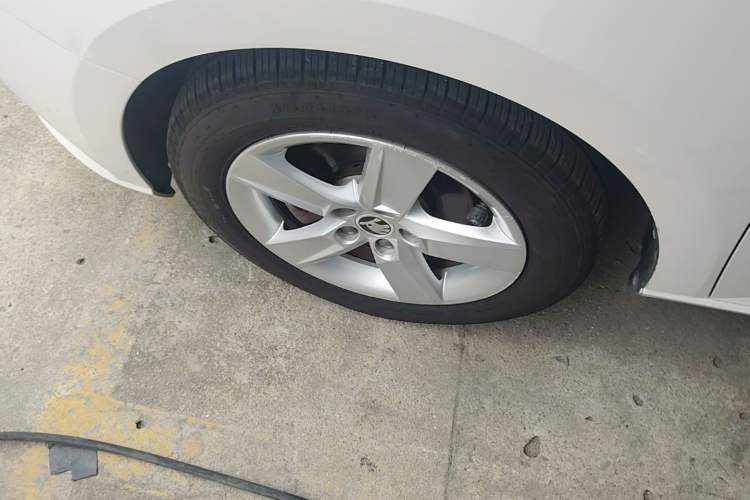 Used Skoda Fabia 2017 1.4L Automatic Car Enjoy Edition Left Front Wheel Hub