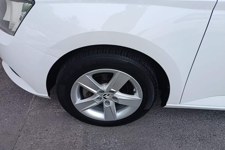 Used Skoda Fabia 2017 1.4L Automatic Car Enjoy Edition Left Front Wheel Hub