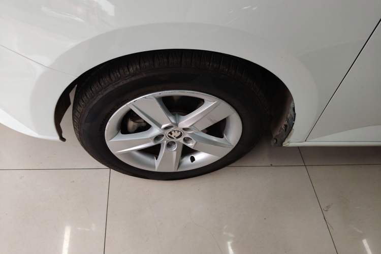 Used Skoda Fabia 2017 1.4L Automatic Car Enjoy Edition Left Front Wheel Hub