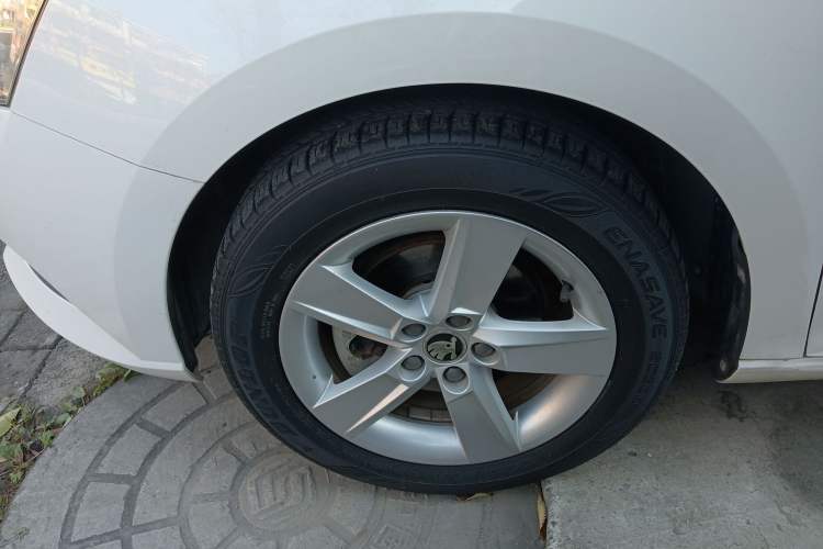 Used Skoda Fabia 2017 1.4L Automatic Car Enjoy Edition Left Front Wheel Hub