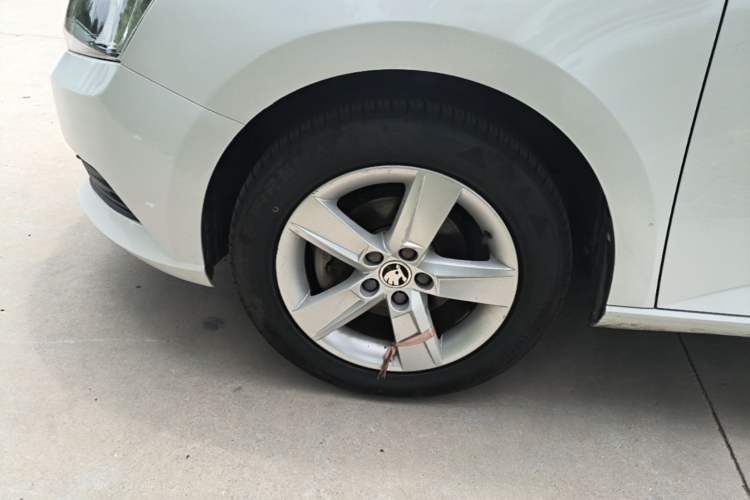 Used Skoda Fabia 2017 1.4L Automatic Car Enjoy Edition Left Front Wheel Hub