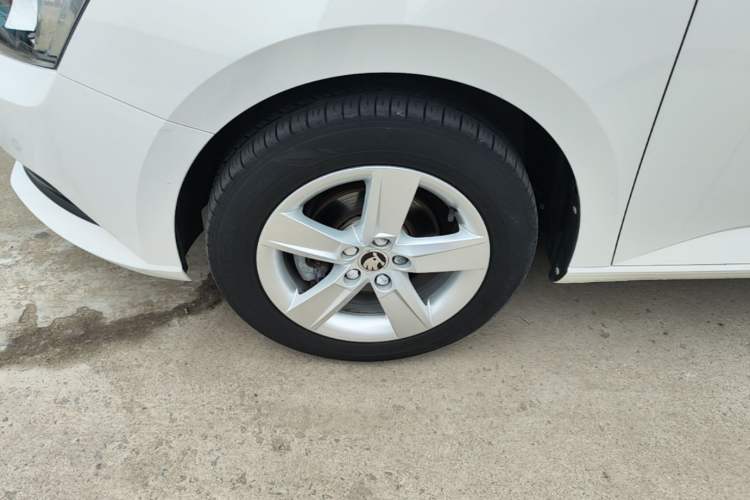 Used Skoda Fabia 2017 1.4L Automatic Car Enjoy Edition Left Front Wheel Hub