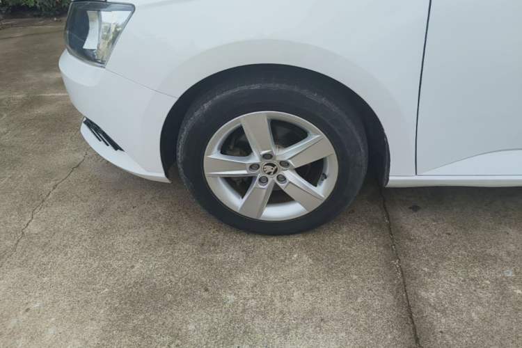 Used Skoda Fabia 2017 1.4L Automatic Car Enjoy Edition Left Front Wheel Hub