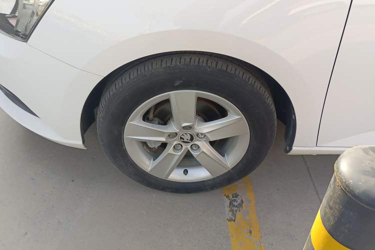 Used Skoda Fabia 2017 1.4L Automatic Car Enjoy Edition Left Front Wheel Hub