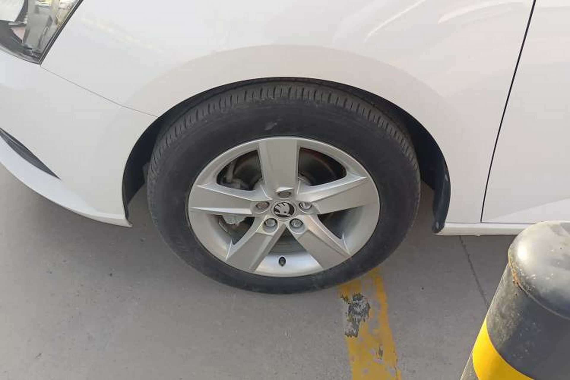 Used Skoda Fabia 2017 1.4L Automatic Car Enjoy Edition Left Front Wheel Hub
