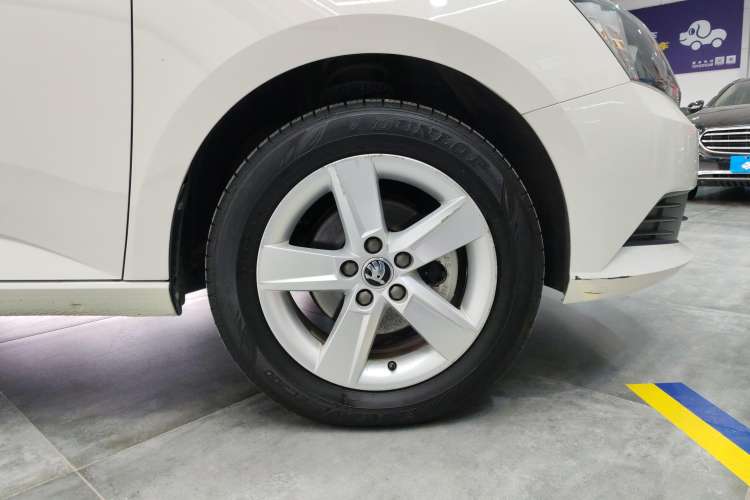 Used Skoda Fabia 2017 1.4L Automatic Car Enjoy Edition Left Rear Wheel Hub