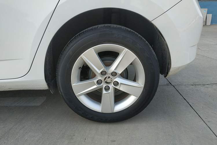 Used Skoda Fabia 2017 1.4L Automatic Car Enjoy Edition Left Rear Wheel Hub
