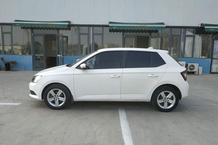 Used Skoda Fabia 2017 1.4L Automatic Car Enjoy Edition Left Side