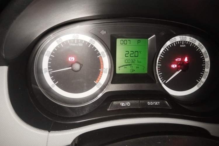 Used Skoda Fabia 2017 1.4L Automatic Car Enjoy Edition Odometer Close Up